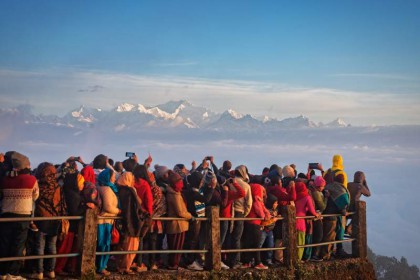 Tiger Hills to view Sunrise over Kanchendzonga Peak